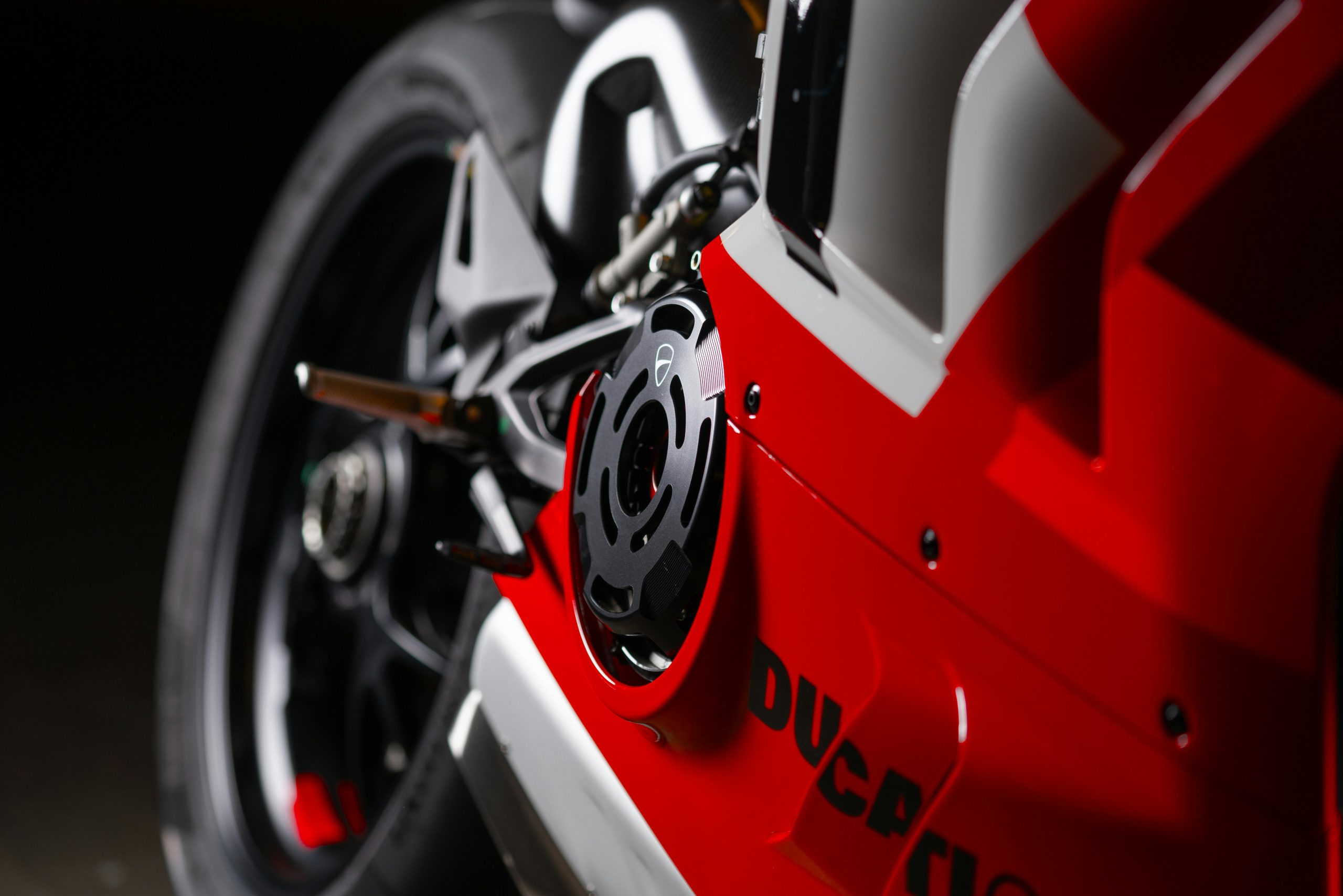 Ducati Panigale V4 – Specs, Performance & Riding Experience